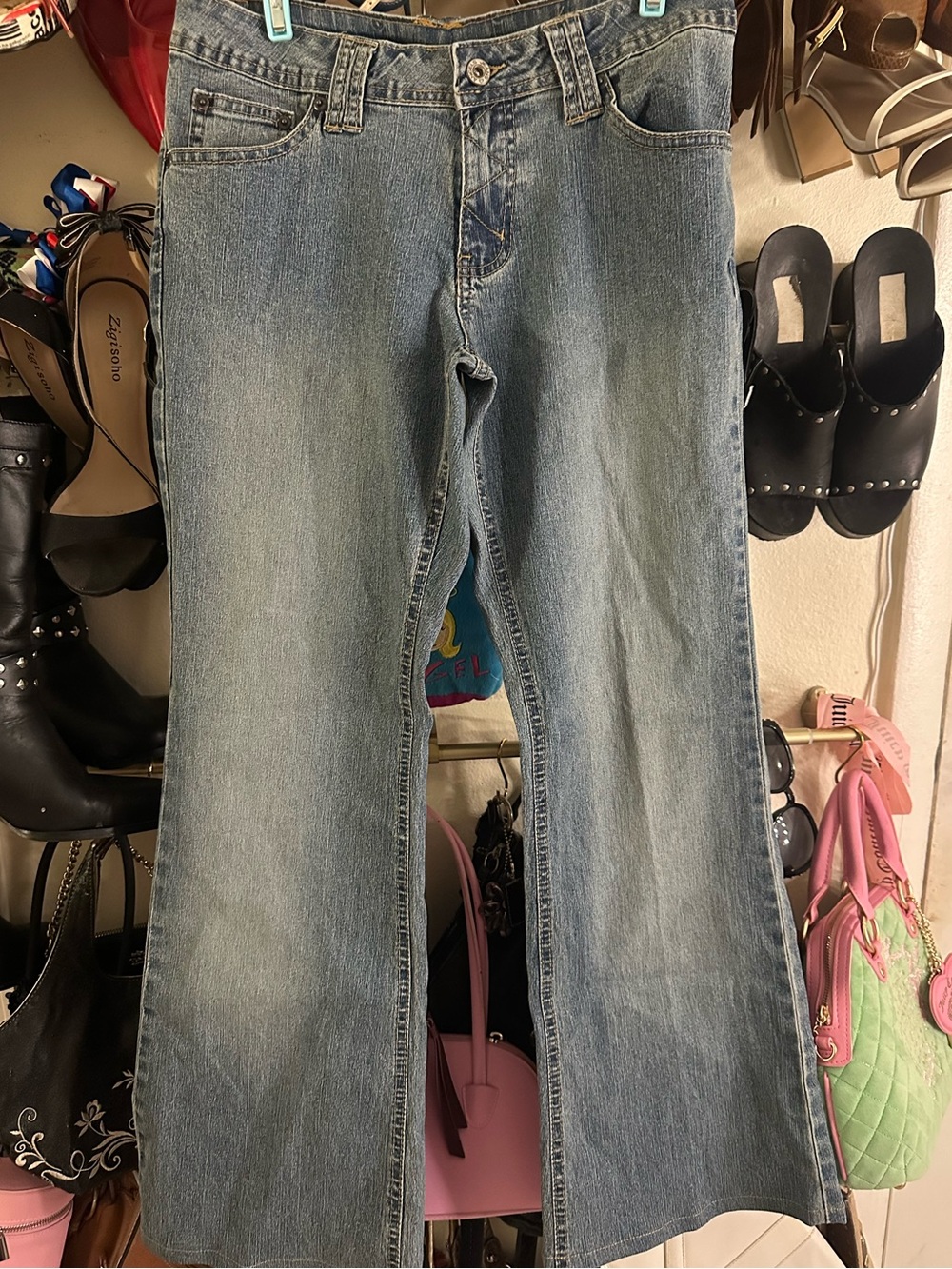 Women's Light Wash Denim Jeans With Embroidered Pockets